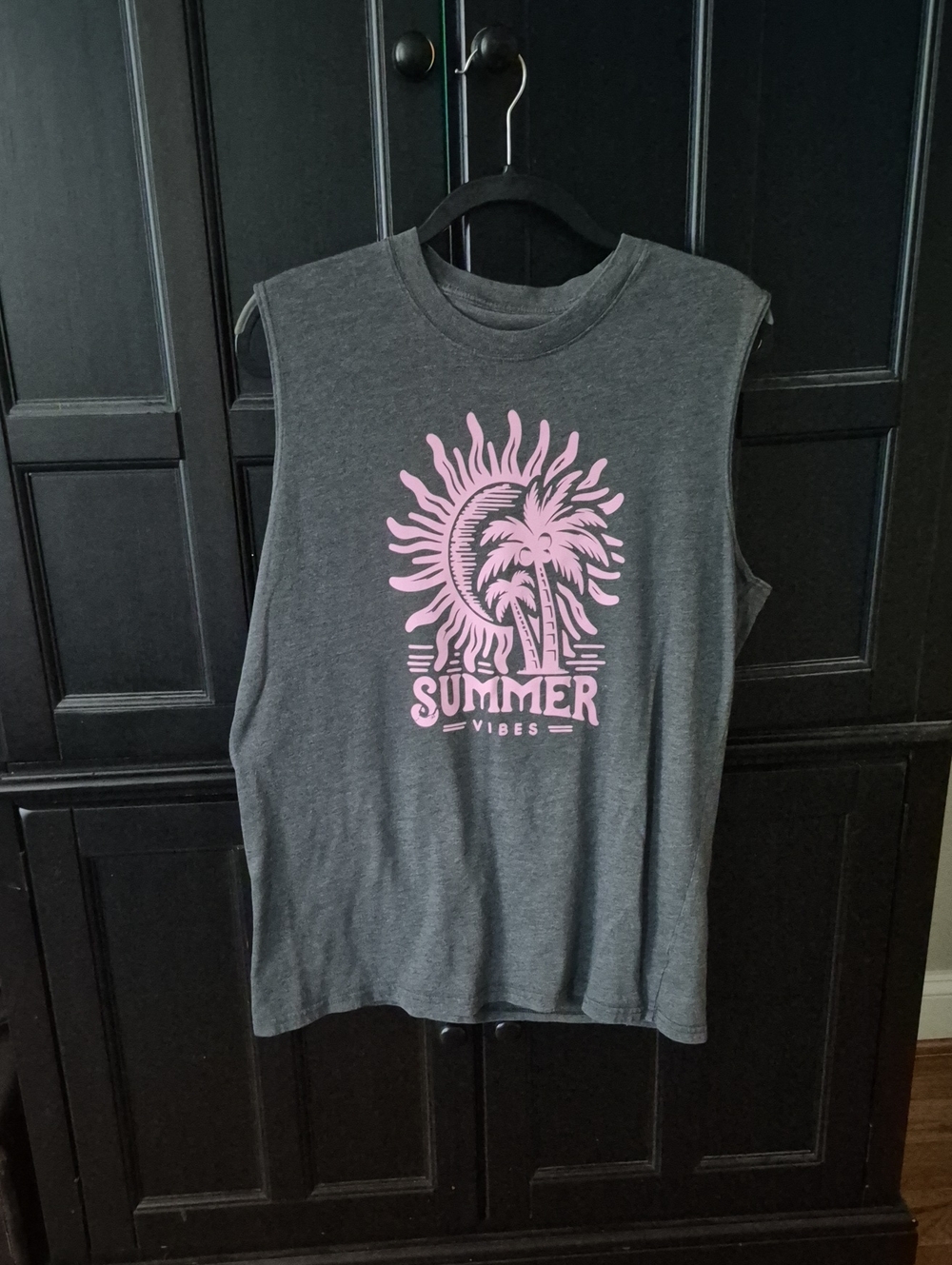 🪼 Summer Vibes Sleeveless Graphic Tee - Gray with Pink Print